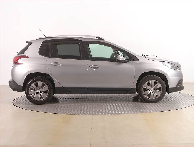 Peugeot 2008 (2019) Style 1.2 PureTech, Serv.kniha - fotka 6 z 14