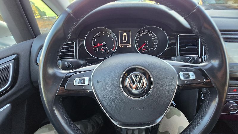 Volkswagen Golf Sportsvan 1.4 TSi HIGHLINE 92KW - fotka 33 z 40