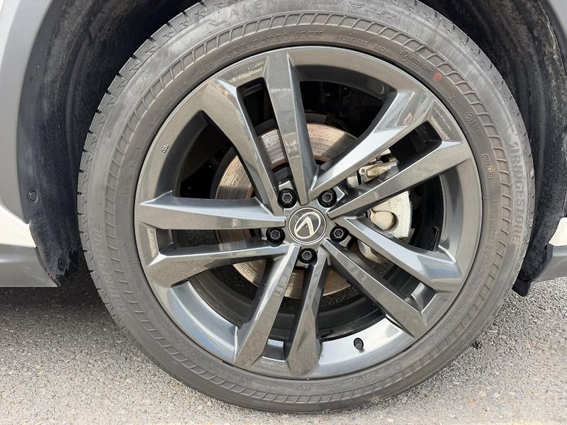 Lexus NX 350h 140kW HEAD-UP - fotka 9 z 21