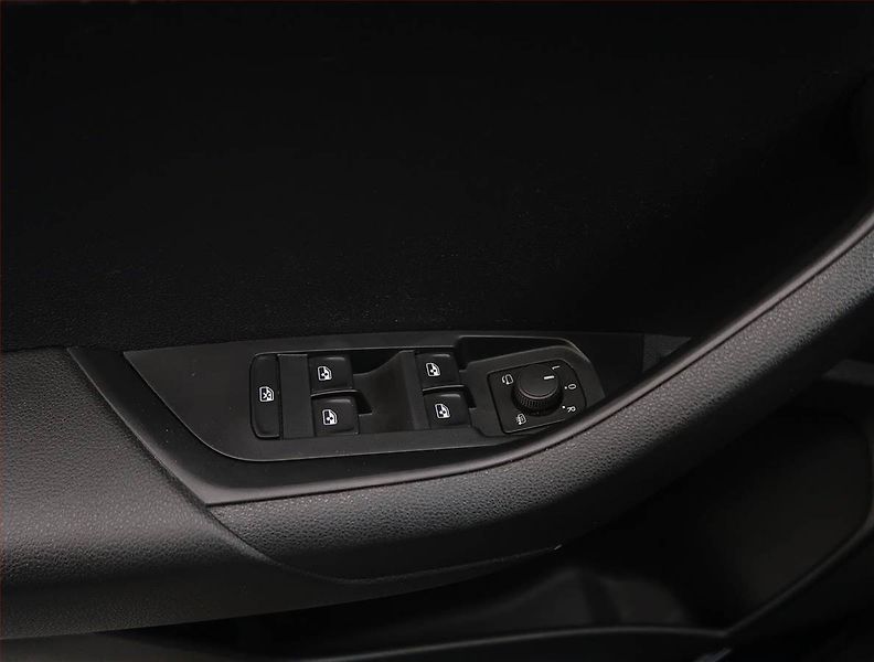 Škoda Karoq (2023) 2.0 TDI, digi klima - fotka 25 z 25