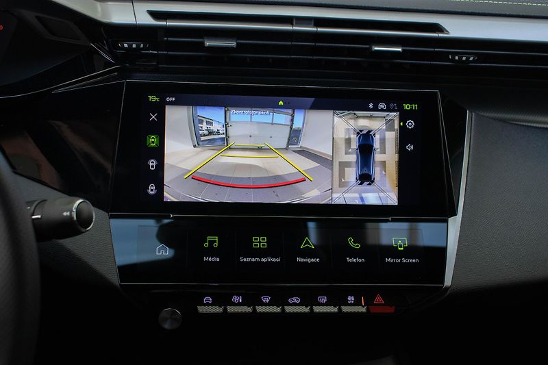 Peugeot 408 GT Hybrid 145 e-DCS6 - fotka 13 z 16