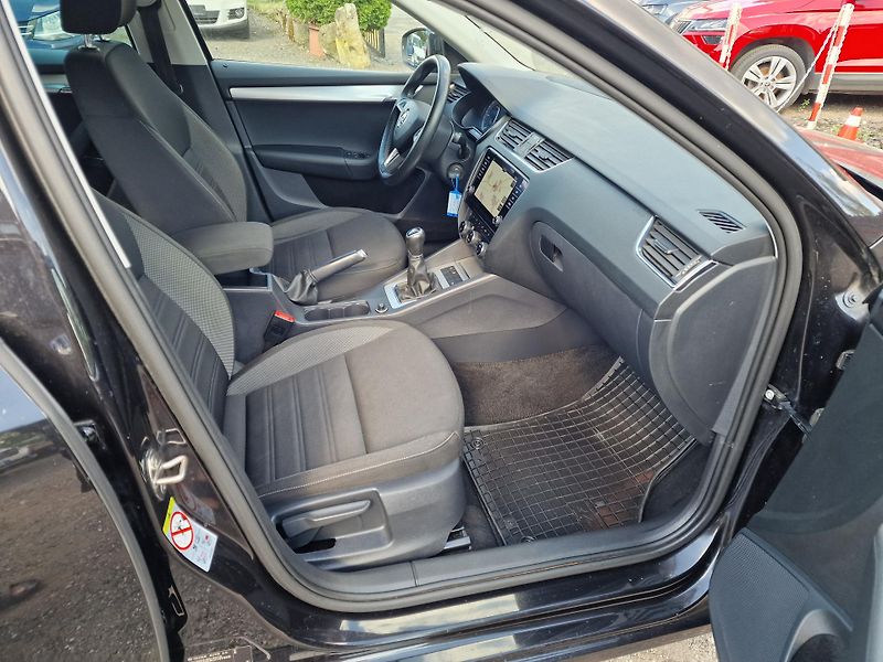Škoda Octavia 1,6TDI 85KW VÝHŘEV TAŽNÉ  - fotka 11 z 19