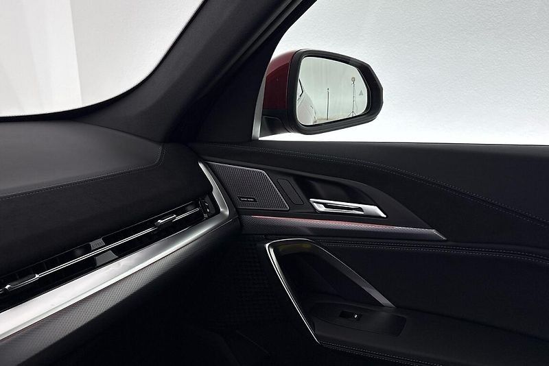 BMW iX1 xDrive30 - fotka 16 z 23