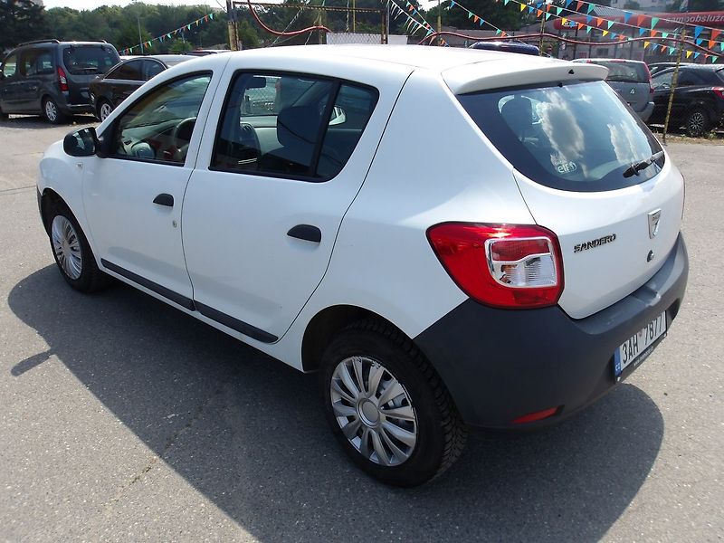 Dacia Sandero 1,2i ČR NAJ.66000km !!! - fotka 7 z 19