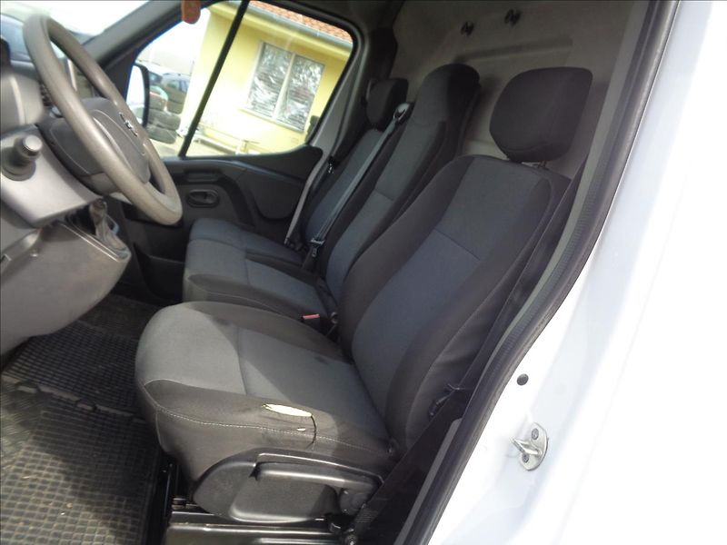 Nissan Interstar 2,3 - fotka 17 z 22