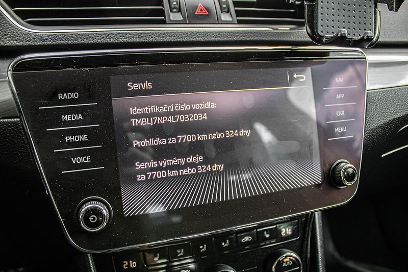 Škoda Superb - fotka 20 z 35