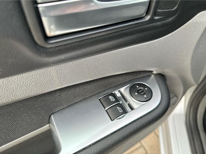 Ford Focus 1.6 i 74 KW - fotka 15 z 15
