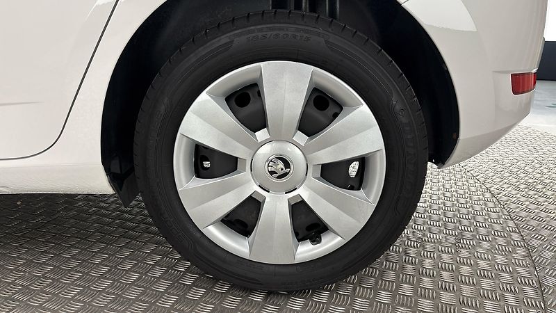 Škoda Fabia 1.0 TSI Active - fotka 19 z 23