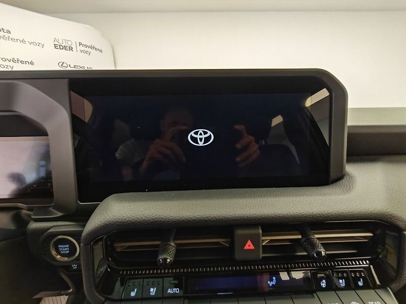 Toyota Land Cruiser 2.8L Diesel Executive 4x4 - fotka 37 z 48