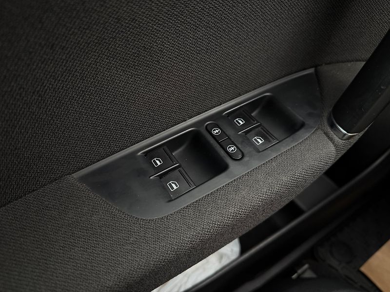 Volkswagen Touareg  3.0 V6 TDI BMT 8TT - fotka 28 z 34