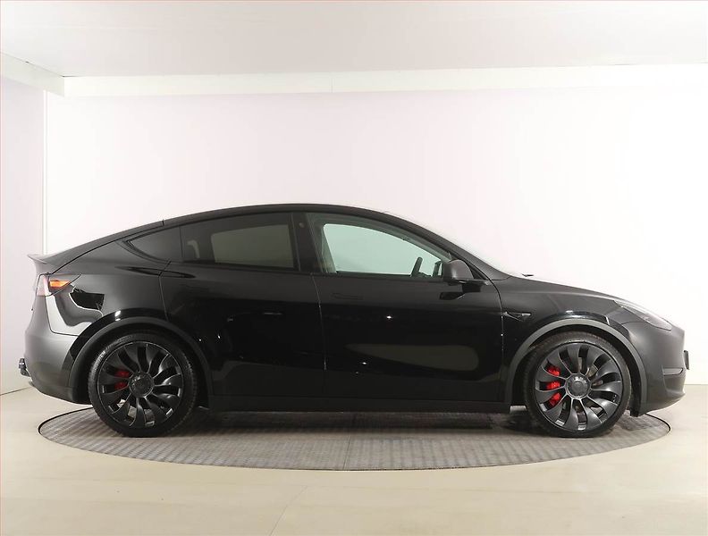 Tesla Model Y (2022) Long Range AWD 79kWh, SoH 91% - fotka 6 z 33