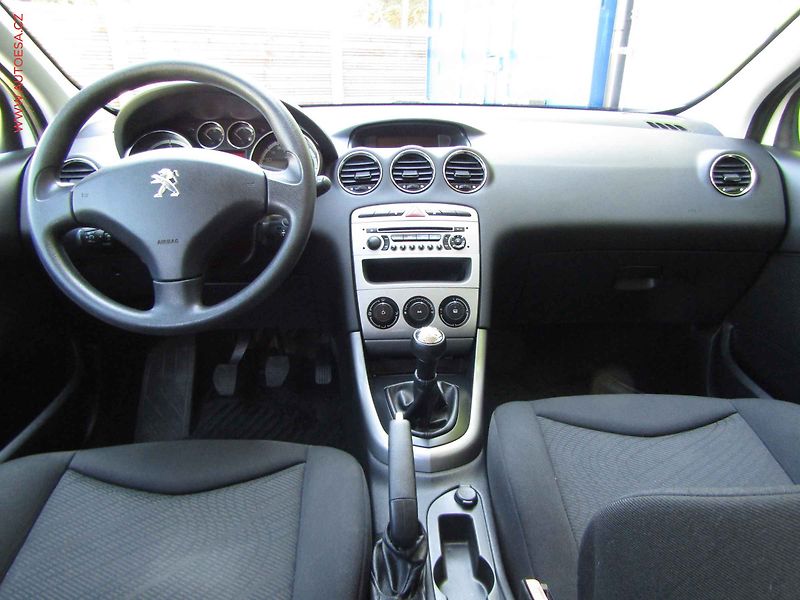 Peugeot 308 (2013) 1.6 HDi, ČR, AC, temp, tažné - fotka 8 z 17