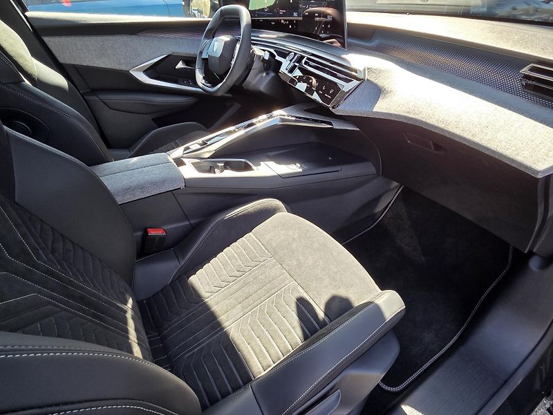 Peugeot 3008 (2025) GT Hybrid e-DCS 145  - fotka 12 z 31