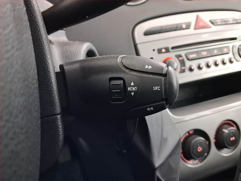 Peugeot 308 (2009) 1.6 HDi, po STK, Tažné - fotka 17 z 22