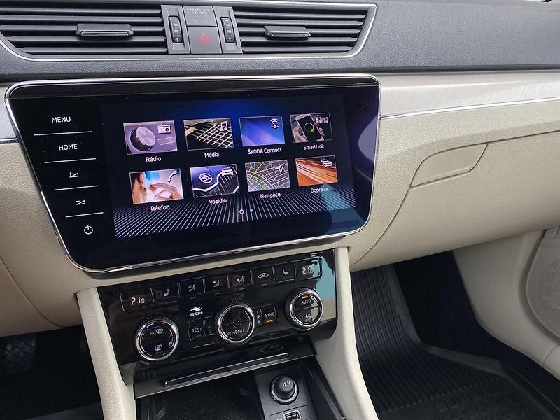 Škoda Superb 2,0 TDI 110 kW Style DSG - fotka 17 z 28