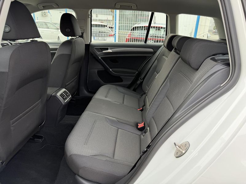 Volkswagen Golf Combi VII 1,6 TDi/85kW - fotka 42 z 66