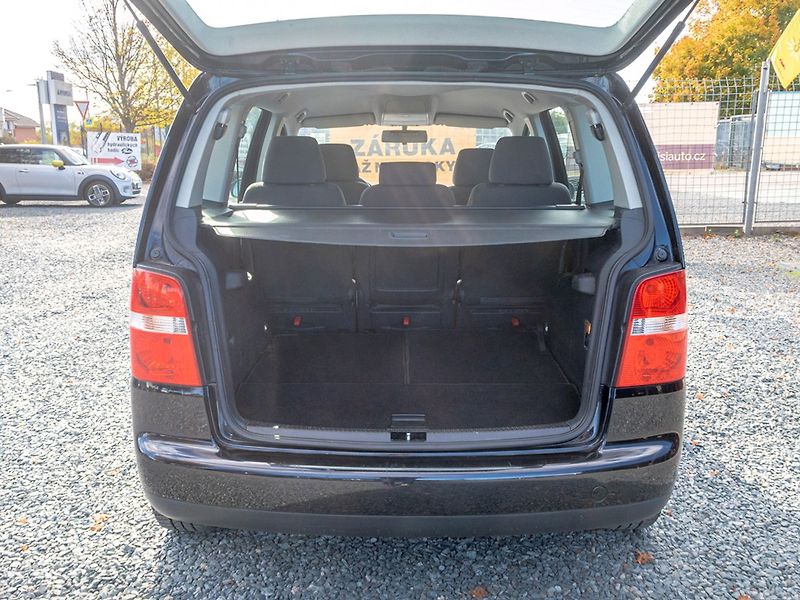 Volkswagen Touran (2006) 1.9TDI 77KW – 7 sedadel - fotka 35 z 44