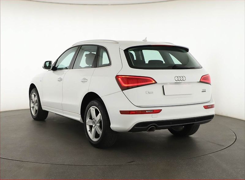 Audi Q5 (2016) S line 2.0 TDI, 4X4, Automat - fotka 4 z 19