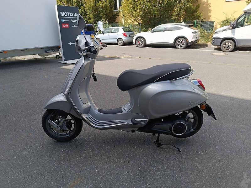 Vespa Elettrica (2023) L1 Grigio  Cromo 719 - fotka 4 z 16
