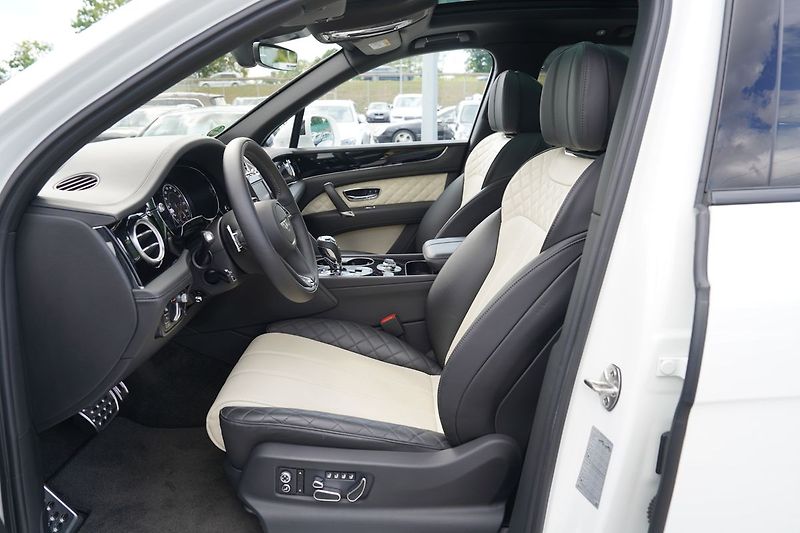 Bentley Bentayga 4.0i V8, Mulliner, ČR, DPH - fotka 28 z 51
