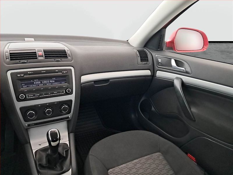 Škoda Octavia (2012) Ambition 1.6 TDI, ČR,1.maj - fotka 8 z 17