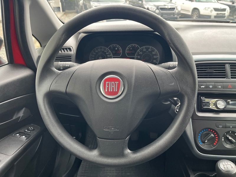 Fiat Grande Punto (2011) 1.2 i Velmi pěkné - fotka 9 z 17