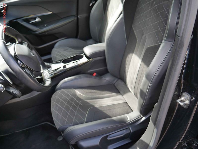 Peugeot 2008 (2019) 1.2 PT, GT, LED, AT, panor - fotka 9 z 16