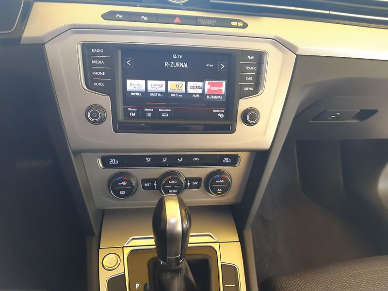 Volkswagen Passat 2.0 TDI COMBI NAVI TEMPOMAT - fotka 10 z 21