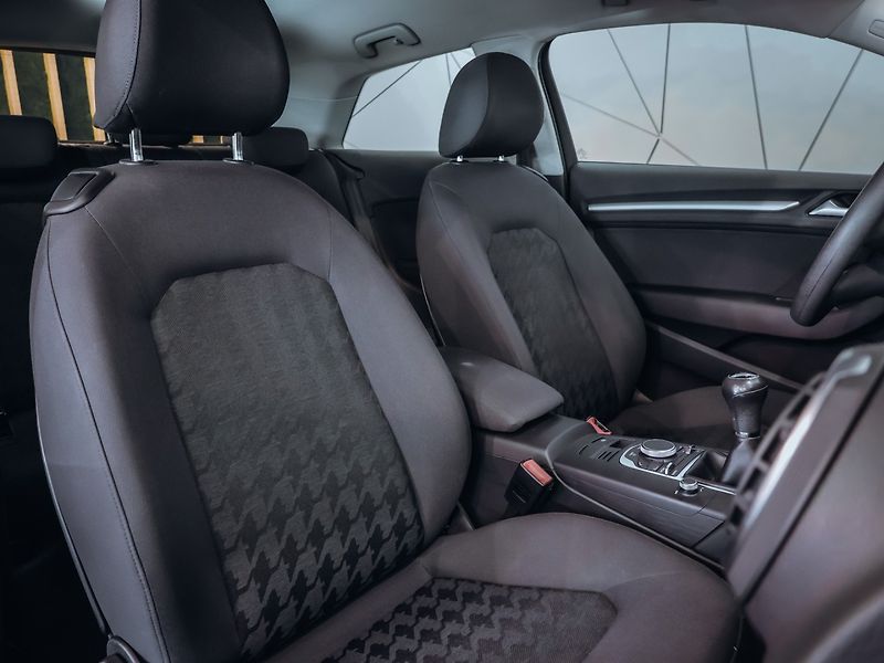 Audi A3 1.6TDI 85kW - fotka 28 z 32