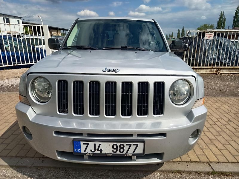 Jeep Patriot (2010) 2.0 TD 103kw - fotka 2 z 35