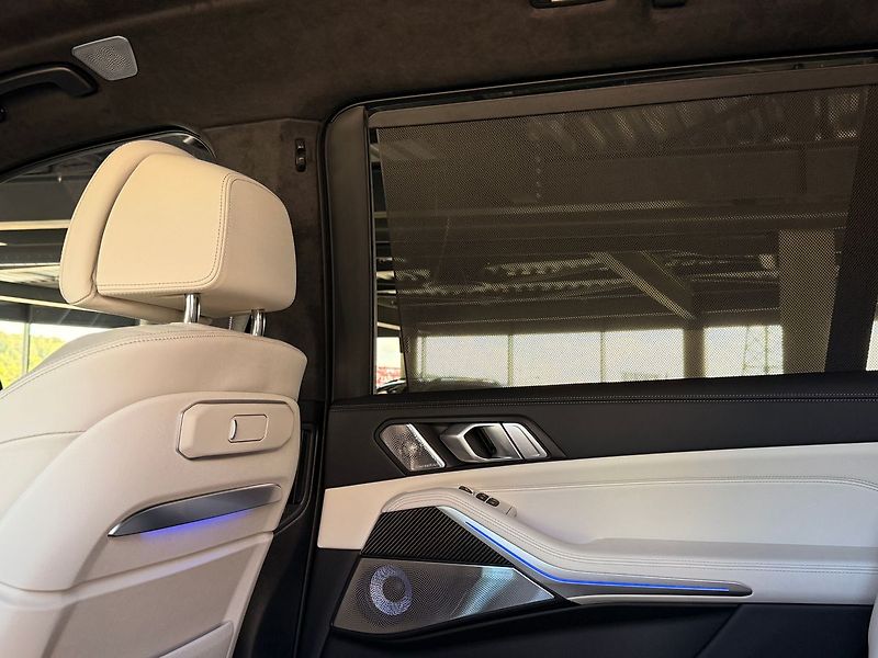 BMW X7 40d xDrive, B&W, Executive - fotka 38 z 43
