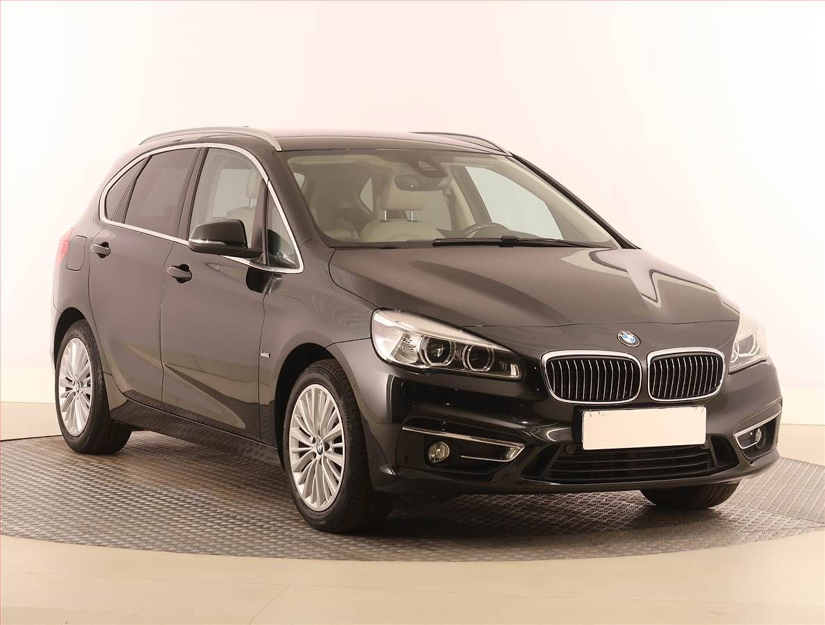 BMW Řada 2 220i Active Tourer, Automat