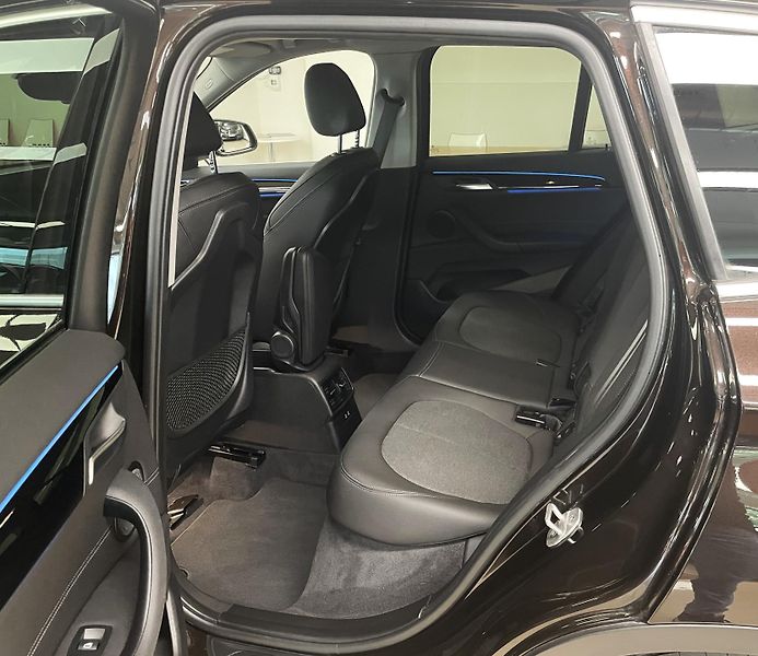 BMW X1 xDrive25e, ČR, 1.MAJ - fotka 11 z 32