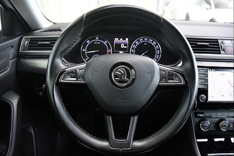 Škoda Superb 1.6TDi 88kW STYLE - fotka 22 z 40
