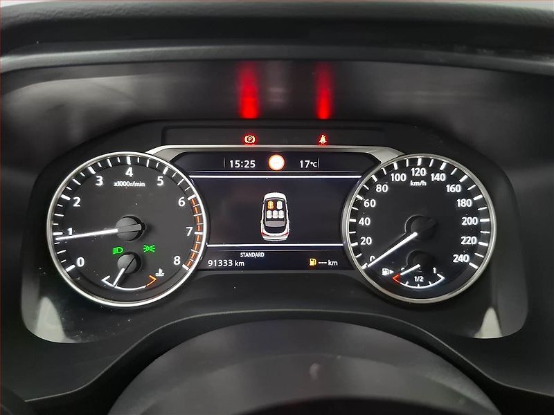 Nissan Qashqai (2021) 1.3 DIG-T - fotka 11 z 18
