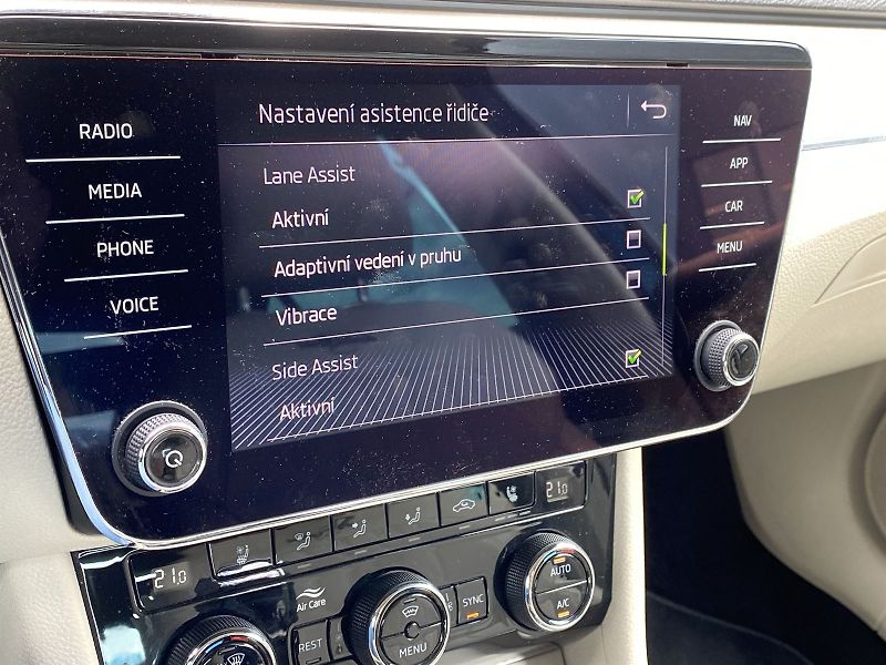 Škoda Superb (2020) 2.0 TSI DSG L&K - fotka 20 z 38