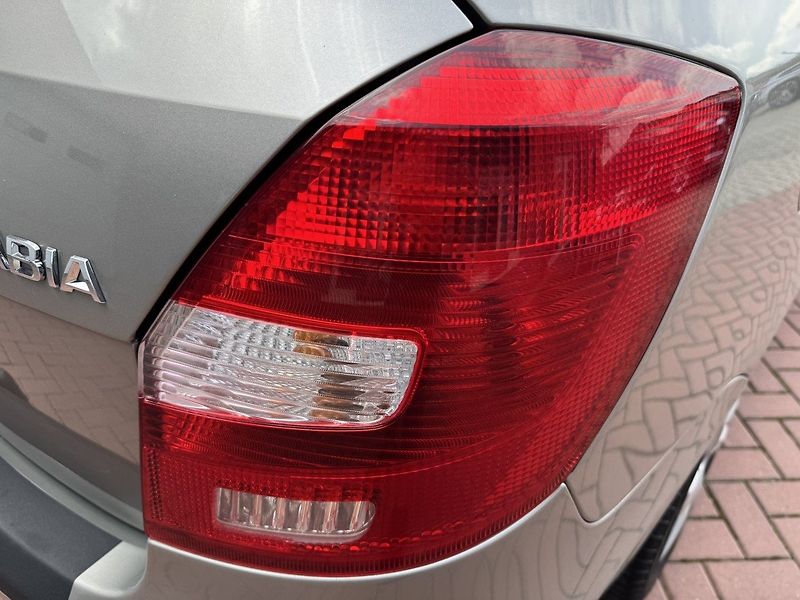 Škoda Fabia (2014) 1.2HTP Active Klima Tažné Z. - fotka 39 z 49