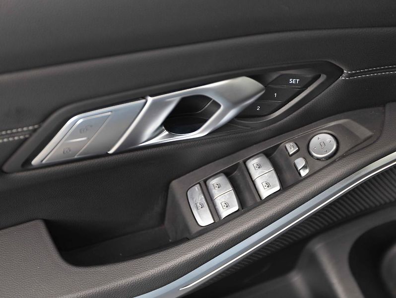 BMW Řada 3 M340i xDrive Touring - fotka 17 z 23