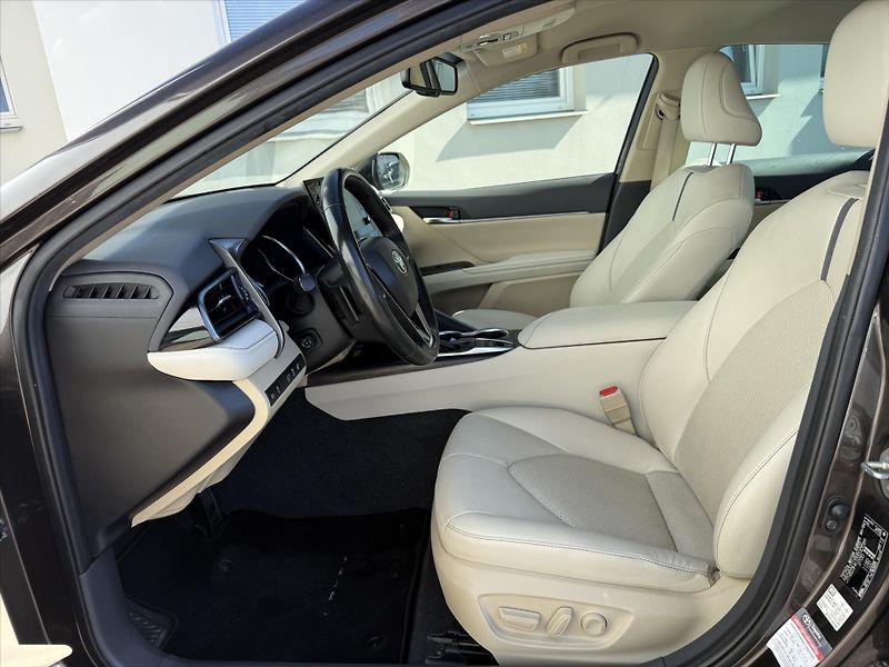 Toyota Camry 2,5 Executive - fotka 8 z 20