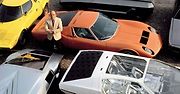 Nuccio Bertone mezi svými vozy. Vlevo nahoře je žlutá Lancia Stratos, vlevo dole je Stratos Zero, uprostřed je Lamborghini Miura, vpředu pak Lamborghini Marzal.