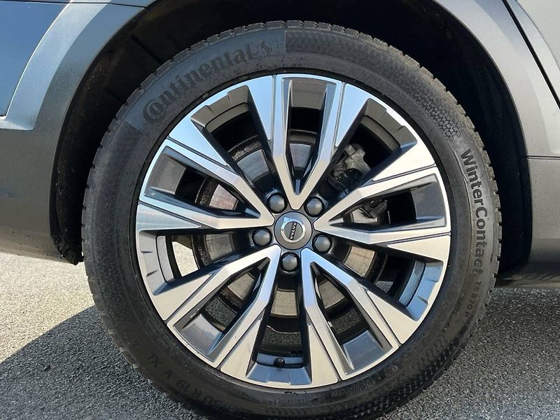 Volvo V90 (2024) B4 AWD diesel Ultimate Auto - fotka 10 z 20