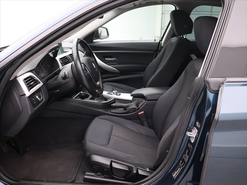 BMW Řada 3 2.0 320d 135kW GT Xenon - fotka 12 z 35