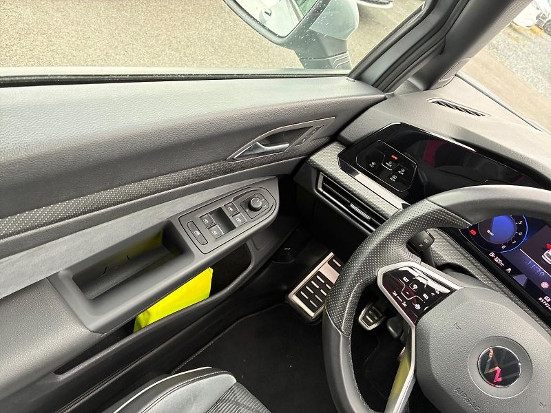Volkswagen Golf (2022) R-LINE 1.5TSI 110kW CZ DPH - fotka 11 z 11