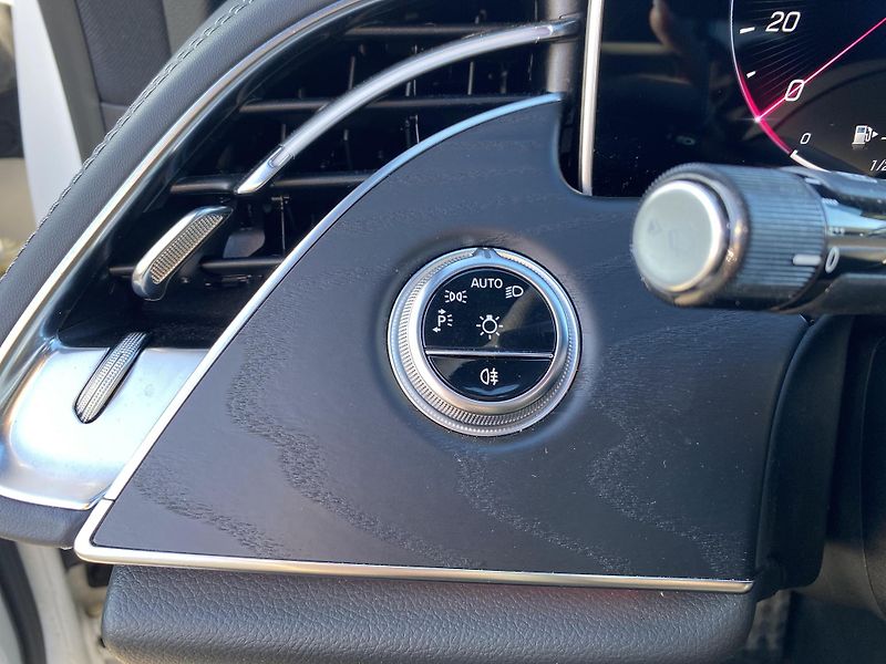 Mercedes-Benz Třídy E E 400e 4M AMG BURMESTER 4D - fotka 23 z 26