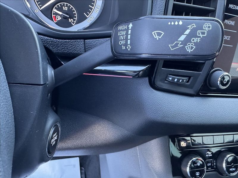 Škoda Karoq 1,5 TSI DSG SPORTLINE DPH ČR - fotka 28 z 50