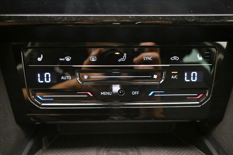 Volkswagen Passat 2,0 TDI 110kW DSG Business Zár - fotka 21 z 31