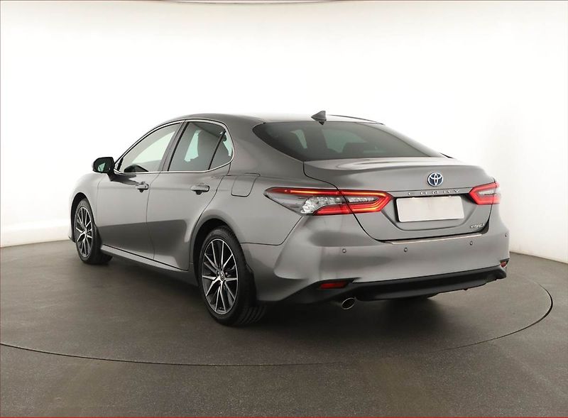 Toyota Camry (2021) 2.5 Hybrid - fotka 4 z 20