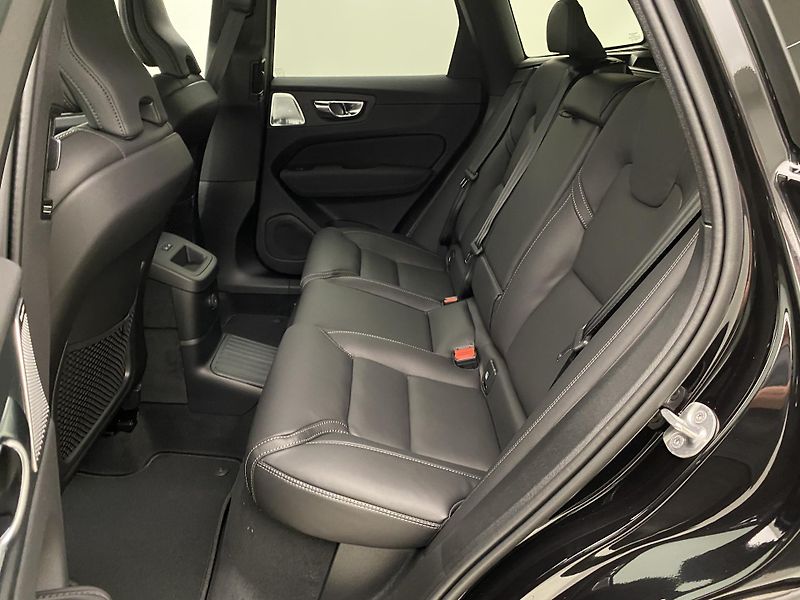 Volvo XC60 T8 AWD BLACK EDITION RECHARGE  - fotka 5 z 47