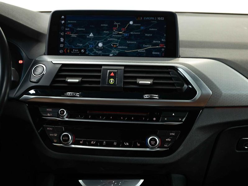 BMW X3 xDrive 20D - fotka 14 z 22