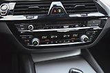 BMW Řada 5 (2017) 520d xDrive 140kW / ČR / DPH  - náhled 26